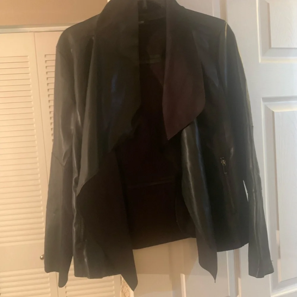 BLACK FAUX LEATHER JACKET. - Picture 4 of 5